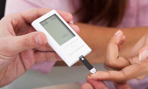 Jak szybko zbić cukier domowym sposobem – proste i bezpieczne metody