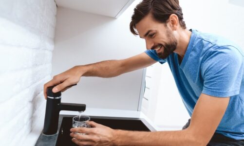 Jaką twardość wody ustawić na zmiękczaczu – praktyczne wskazówki