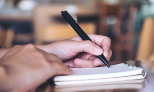 Zdążę czy zdarze – jak brzmi poprawna forma?